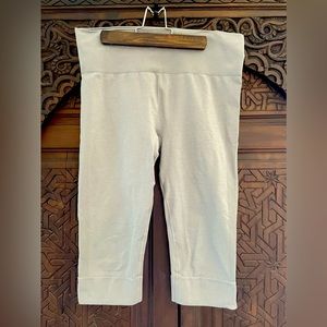 Lululemon grey capri leggings